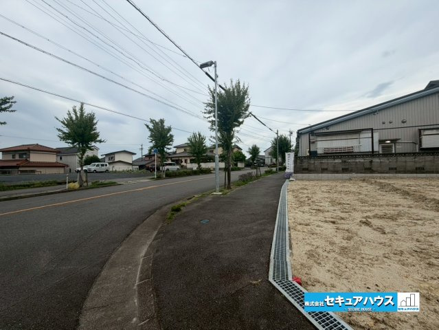 【同施工物件ご案内可能】知多市つつじが丘3丁目　全2棟の前面道路含む現地写真|事前予約にて現地ご見学いただけます！お気軽にお問い合わせください♪
■株式会社　セキュアハウス■
住宅ローンに強く、知識、経験豊富なスタッフ在籍
お客様に寄り添い、ご成約後もサポート致します