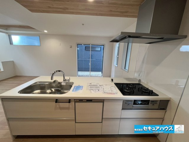 【今からご案内可能】知多市つつじが丘3丁目　全2棟のキッチン|【キッチン】
◆同時にたくさんの料理が調理できる。「焼く・蒸す・煮る」の工程を同時進行で進めることができるので、料理を素早く作ることができます。育児でバタバタ忙しいママに嬉しい♪