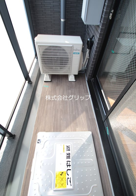 Le'a横濱阪東橋壱番館のバルコニー