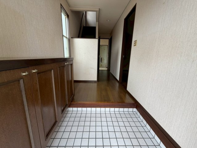 和歌山市園部・中古戸建・116980の玄関