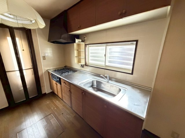 和歌山市園部・中古戸建・116980のキッチン
