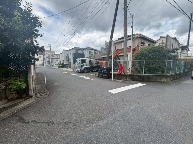 鶴ヶ島市脚折町1丁目　建築条件付売地　東武東上線『坂戸駅』徒歩12分　【長久保小学区】の前面道路含む現地写真