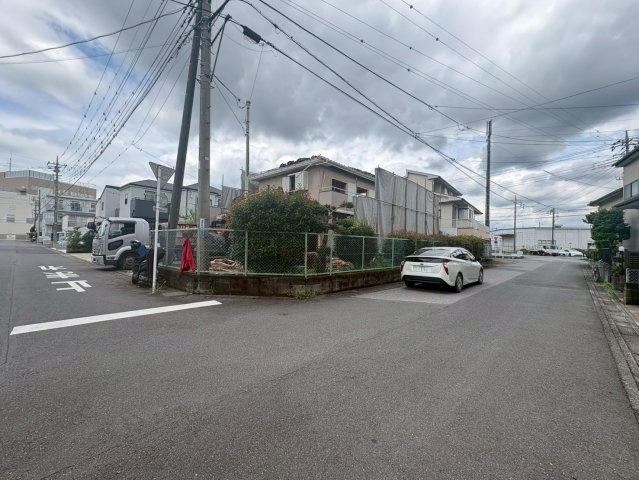 鶴ヶ島市脚折町1丁目　建築条件付売地　東武東上線『坂戸駅』徒歩12分　【長久保小学区】の前面道路含む現地写真