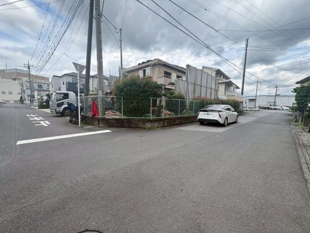 鶴ヶ島市脚折町1丁目　建築条件付売地　東武東上線『坂戸駅』徒歩12分　【長久保小学区】の前面道路含む現地写真