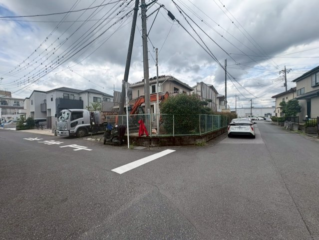 鶴ヶ島市脚折町1丁目　建築条件付売地　東武東上線『坂戸駅』徒歩12分　【長久保小学区】の前面道路含む現地写真