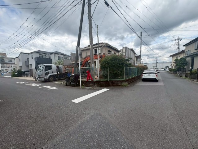 鶴ヶ島市脚折町1丁目　建築条件付売地　東武東上線『坂戸駅』徒歩12分　【長久保小学区】の前面道路含む現地写真