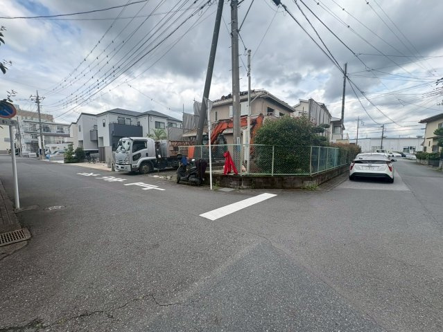 鶴ヶ島市脚折町1丁目　建築条件付売地　東武東上線『坂戸駅』徒歩12分　【長久保小学区】の前面道路含む現地写真
