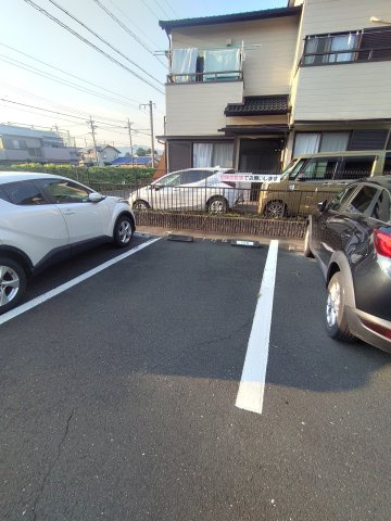オンディーヌの駐車場