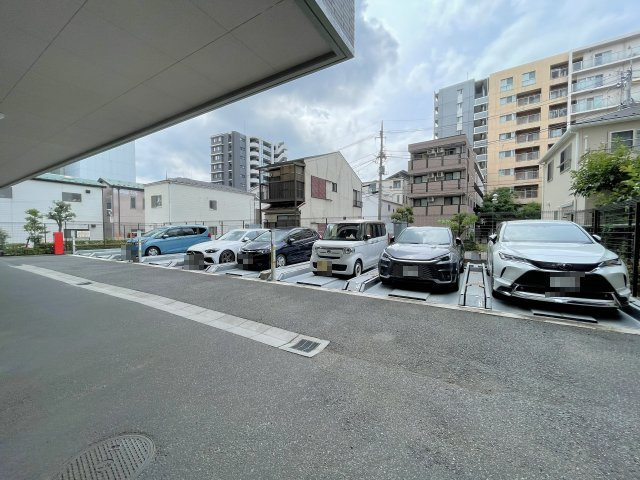 ダイアパレス公園橋通りの駐車場