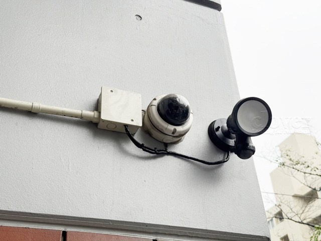 【防犯設備】 | ダイヤハイツサウス大森 | 建物や敷地の隅々に目を光らせる防犯カメラが設置されています。現地を見学される際には、カメラの存在やその台数にも意識を払ってみてください。～即日のご見学可能～　お問合せはお気軽にどうぞ。
