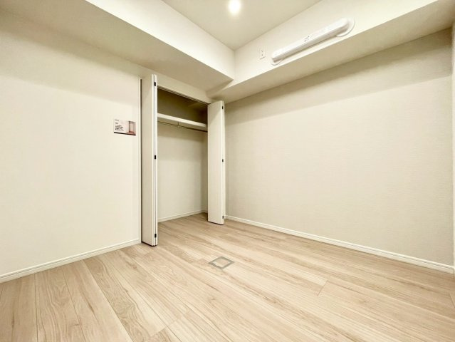 ハイホーム本陣の洋室|全居室収納付きですので、お部屋を有効的に使うことが出来ます！

現地ご見学希望・資料請求などお気軽にお問い合わせ下さい！
03-5990-5201