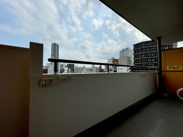 ハイホーム本陣のバルコニー|朝の澄んだ空気や、夕方の清々しい風を五感で感じられるバルコニー！

現地ご見学希望・資料請求などお気軽にお問い合わせ下さい！
03-5990-5201