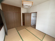 高知市昭和町の中古一戸建の和室|押入れ付き和室で収納力も確保。寝室や客間にもおすすめです。