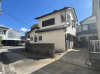 高知市昭和町の中古一戸建の前面道路含む現地写真|前面道路もゆったり。毎日の車の出し入れもスムーズに行えます。