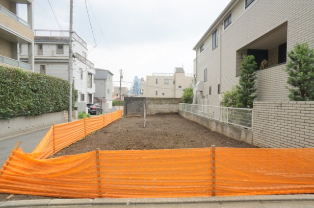 市谷砂土原町３　土地の外観|☆南側は駐車場のため開放感・陽当たり良好
☆約30坪の角地
☆更地渡し