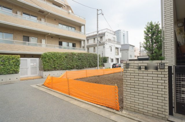 市谷砂土原町３　土地の外観|JR総武・南北・有楽町・都営新宿線「市ヶ谷」駅徒歩6分
都営大江戸線他「飯田橋」駅徒歩12分
東京メトロ東西線「神楽坂」駅徒歩16分