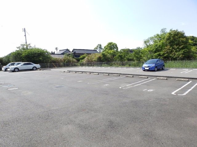 グランモアはらの駐車場