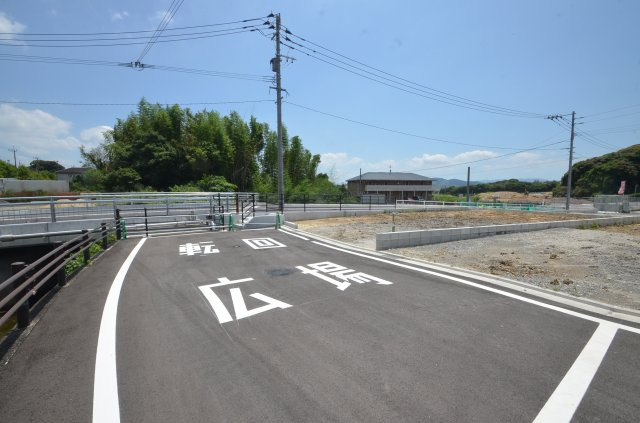 新築住宅　金剛１丁目１期の前面道路含む現地写真