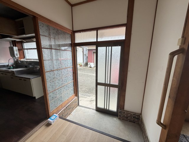 元石町借家の玄関