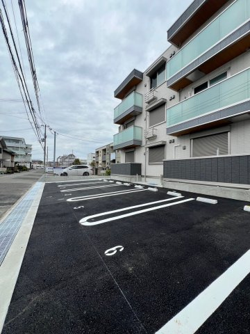 LES ENS FAMIIAUX Ⅸの駐車場