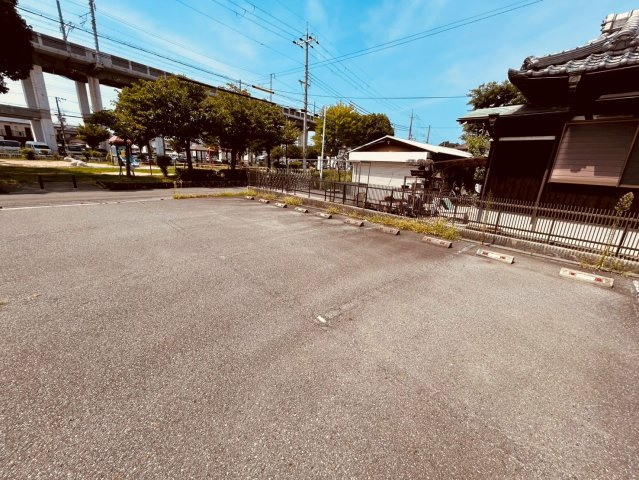 グラシアスの駐車場
