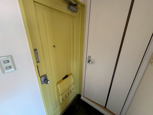 リトル菱屋西の玄関