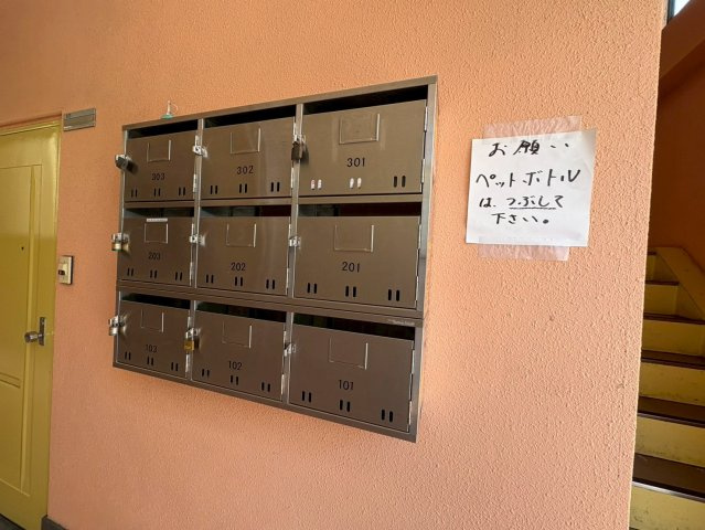 リトル菱屋西のエントランス