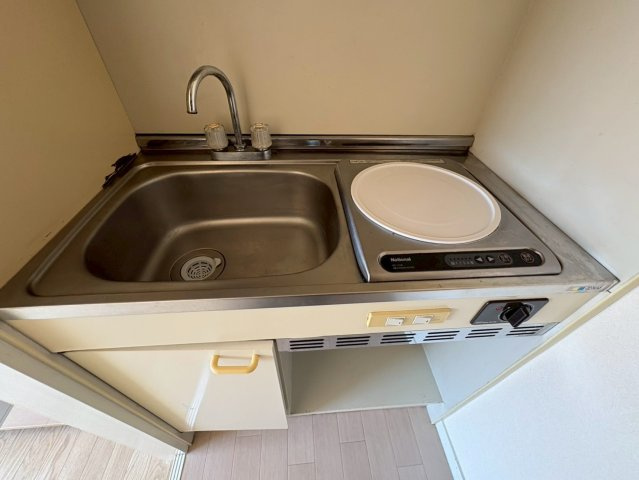 リトル菱屋西のキッチン