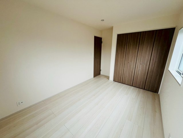 【BLOOMING GARDEN】　久喜市栗原4丁目　全3邸の洋室|〇１号棟　洋室　6帖〇
お子様ひとりひとりにお部屋を持たせることができます♪
2026年6月撮影
