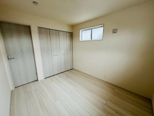 【BLOOMING GARDEN】　久喜市栗原4丁目　全3邸の洋室|〇２号棟　洋室　5.25帖〇
お子様ひとりひとりにお部屋を持たせることができます♪
2026年6月撮影