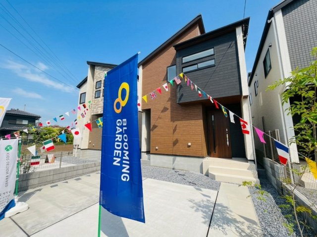 【BLOOMING GARDEN】　久喜市栗原4丁目　全3邸の外観|〇２号棟　外観〇
広々LDK17.75帖！パントリー付きの収納豊富な間取りです♪
2026年6月撮影