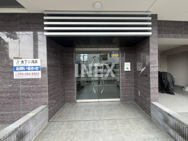横浜市西区戸部町１丁目の賃貸マンションのエントランス