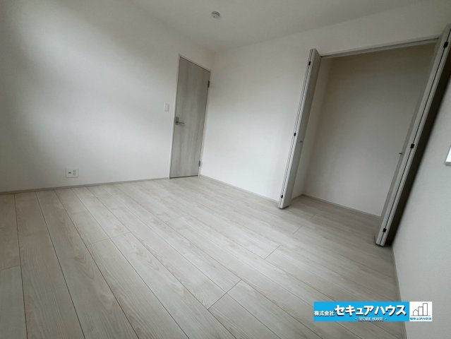 【今からご案内可能】知多市つつじが丘3丁目　全2棟の洋室|【洋室】
◆お子様のお部屋や主寝室、来客時の宿泊室、趣味のお部屋としてもご利用いただけます♪