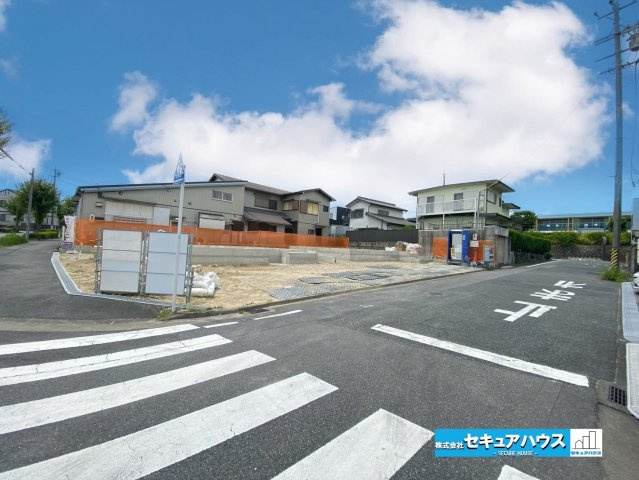 【同施工物件ご案内可能】知多市つつじが丘3丁目　全2棟の駐車場|事前予約にて現地ご見学いただけます！お気軽にお問い合わせください♪
■株式会社　セキュアハウス■
住宅ローンに強く、知識、経験豊富なスタッフ在籍
お客様に寄り添い、ご成約後もサポート致します