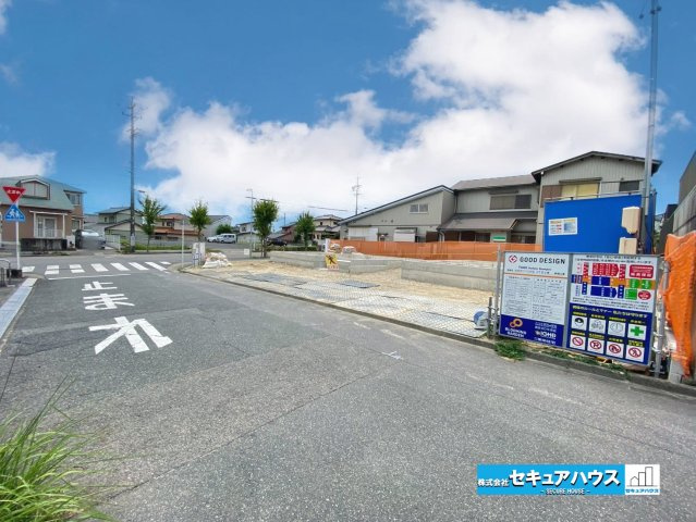 【同施工物件ご案内可能】知多市つつじが丘3丁目　全2棟の前面道路含む現地写真|事前予約にて現地ご見学いただけます！お気軽にお問い合わせください♪
■株式会社　セキュアハウス■
住宅ローンに強く、知識、経験豊富なスタッフ在籍
お客様に寄り添い、ご成約後もサポート致します。