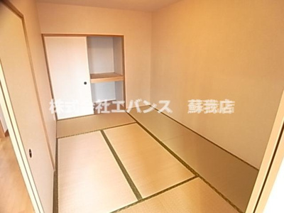【寝室】 | ゼファーシャンティオン蘇我壱番館 | 落ち着いた色調の寝室です