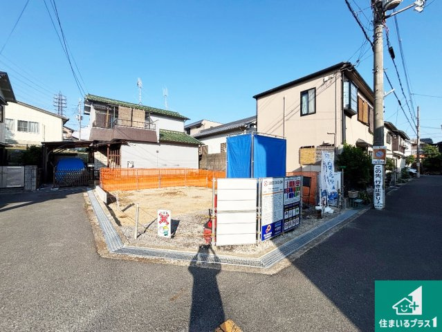 交野市私部　新築一戸建ての前面道路含む現地写真|周辺は閑静な住宅街です。前面道路もしっかりと有りますので車の出し入れも安心ですよ！