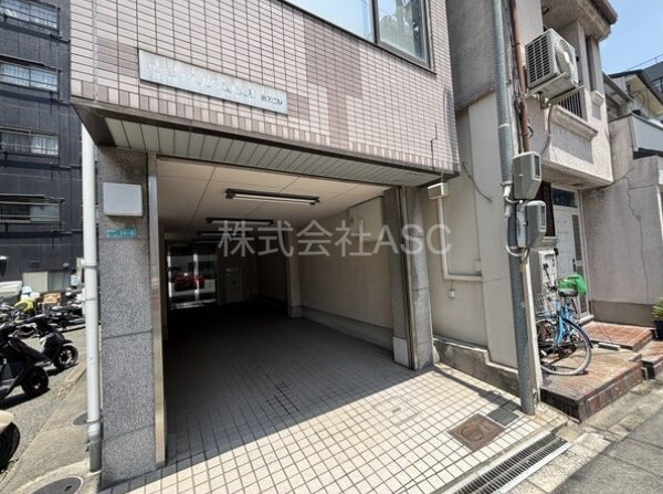 阪南町5丁目テナントビルのエントランス
