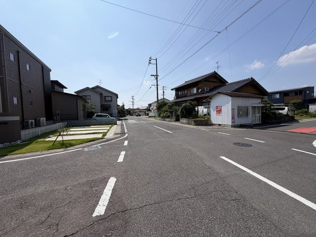 各務原市川島緑町３丁目の前面道路含む現地写真