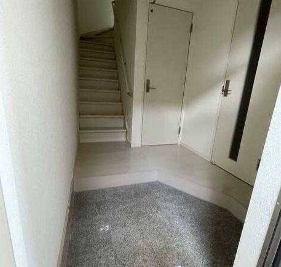 市川市本行徳のアパートの玄関