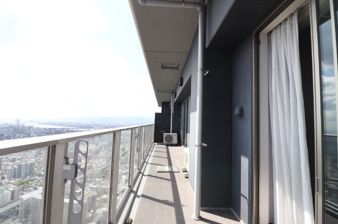 大阪市北区中之島６丁目の中古マンションのバルコニー