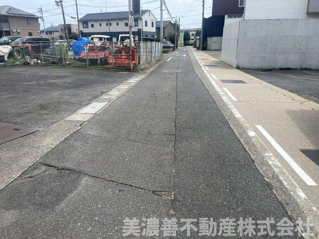 ６７０４７　岐阜市六条東2丁目土地の前面道路含む現地写真