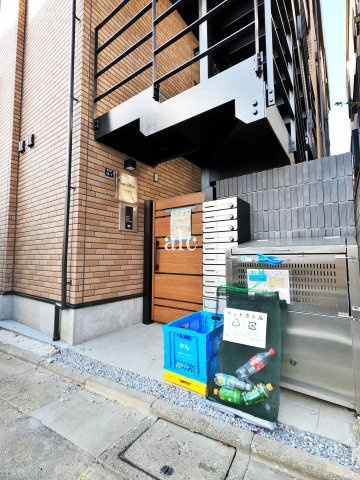 板橋区富士見町のアパートのエントランス