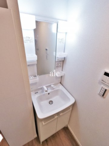 板橋区富士見町のアパートの独立洗面台|同仕様