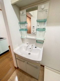 【独立洗面台】 | デルフィーノ | 同物件、別のお部屋の写真です。