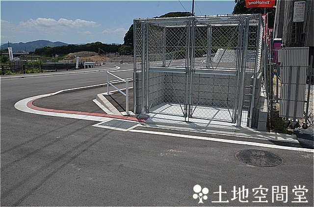 新築住宅　金剛１丁目１期の前面道路含む現地写真