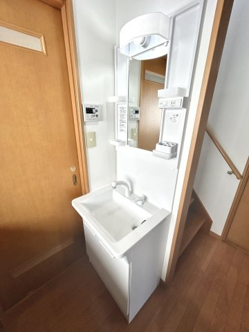 中古住宅　木戸町の独立洗面台