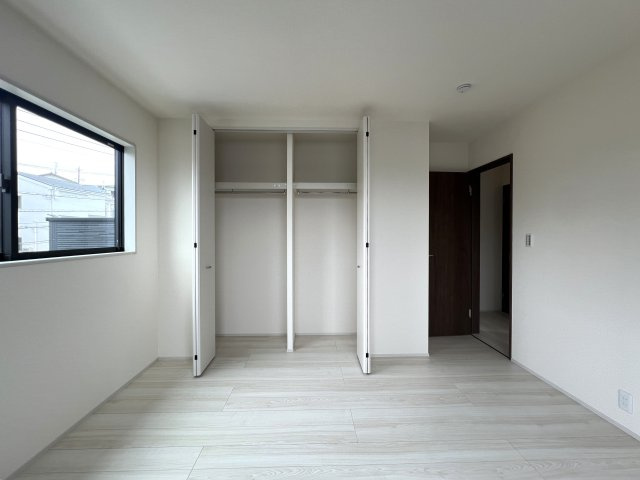 回遊しまくれる間取り！！鬼ごっこしてもいいけどキッチンは危ないからダメよ！！な【緑区長津田みなみ台7丁目新築戸建】の洋室|洋室です
