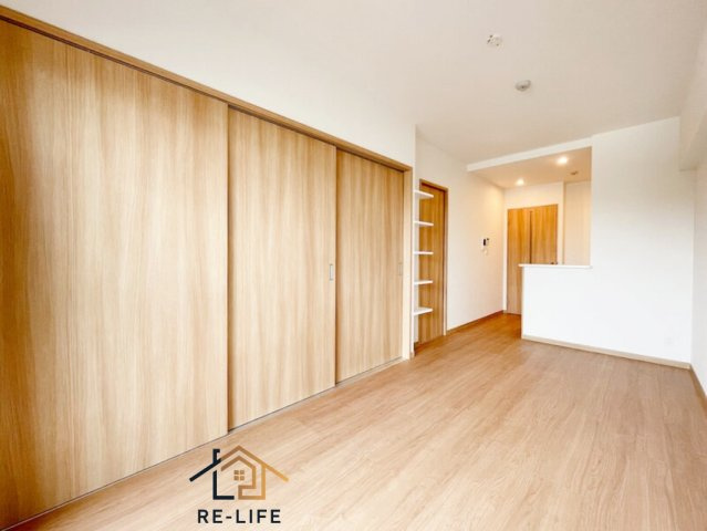 福岡市博多区井相田３丁目の賃貸マンションのエントランス