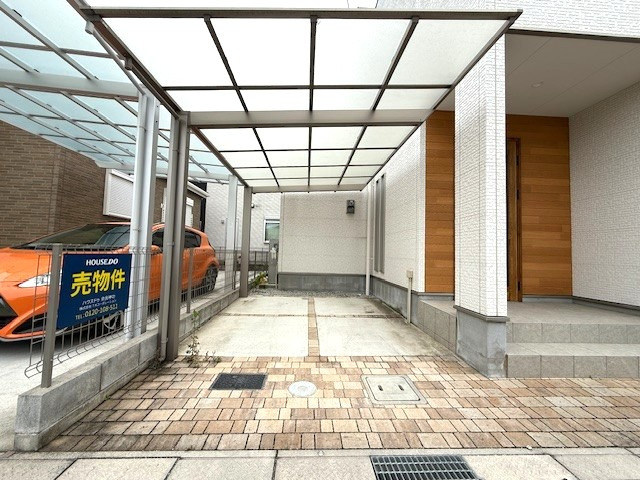大和高田市中今里町の駐車場|カーポート付き雨の日の乗り降りも快適です。